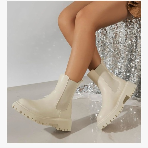 ZBY Cream Chelsea Boots - Picture 1 of 8